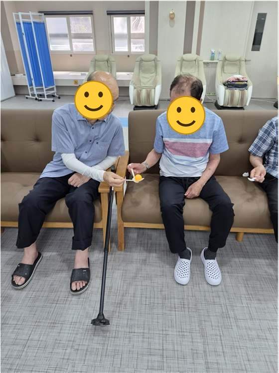 C 어르신 센터 활동 모습