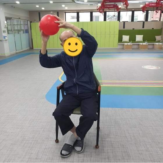 B 어르신 센터 활동 모습