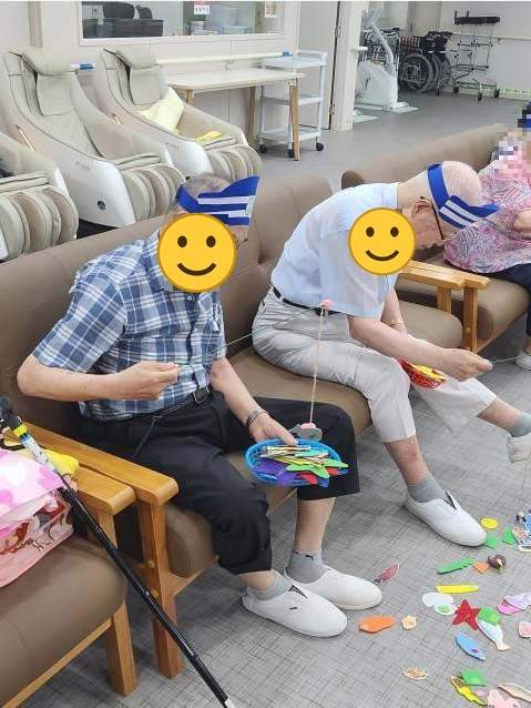 D 어르신 센터 활동 모습